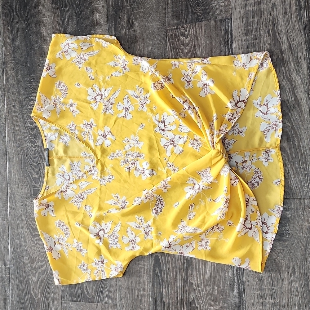 🌷 West Kei knot front Blouse 🌷